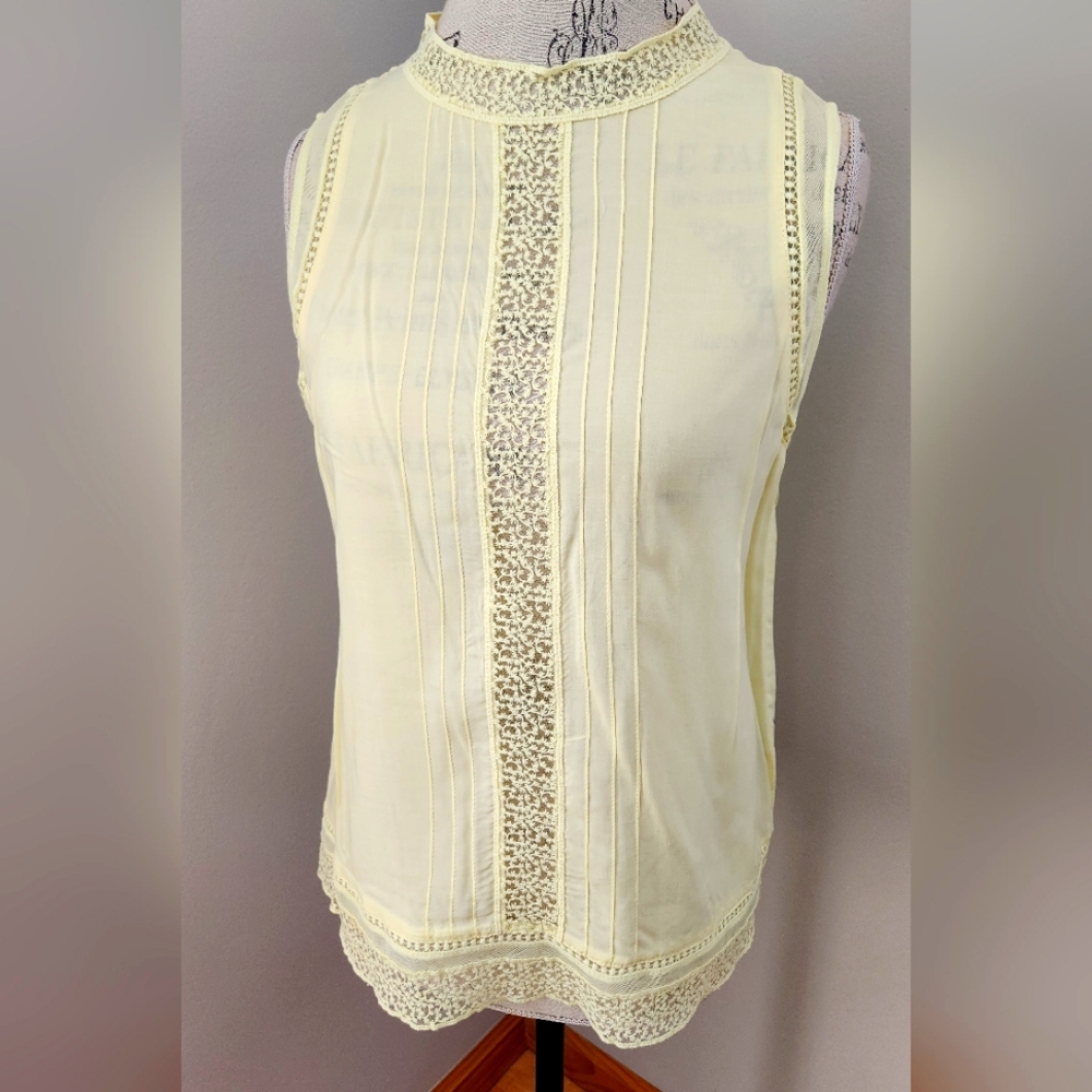 PROMOD yellow sleeveless, mock neck top with lace details in size M